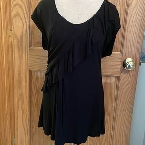 Daisy Fuentes black sleeveless shirt with ruching on front